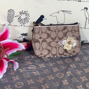 Coach Wristlet 🧸